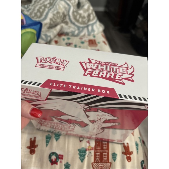 Pokemon TCG: White Flare Elite Trainer Box - SV: White Flare - Picture 2 of 4